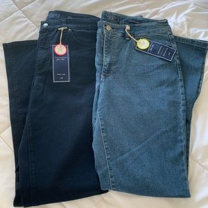 🔥Bundle of 2 charter Club Jeans size 10 short